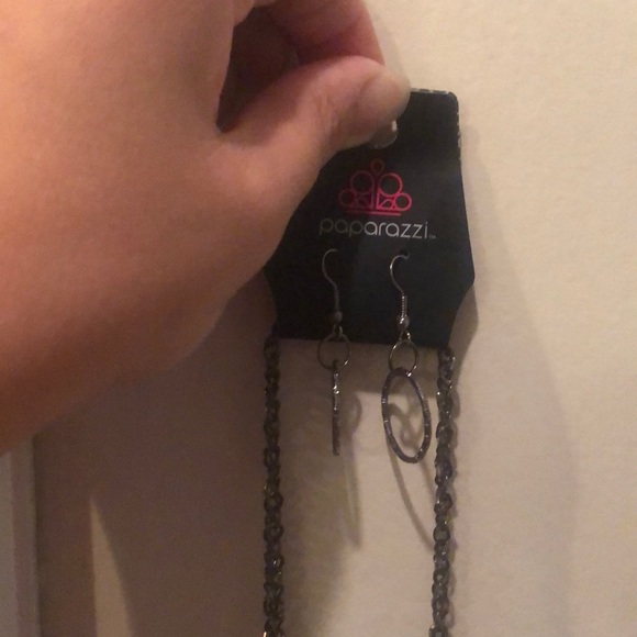 Paparazzi necklace and earrings set NWT - Picture 2 of 3